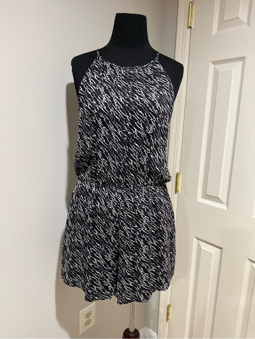 Leith Black Printed Halter Romper size Large, New w/o tags, cinched waist vaca